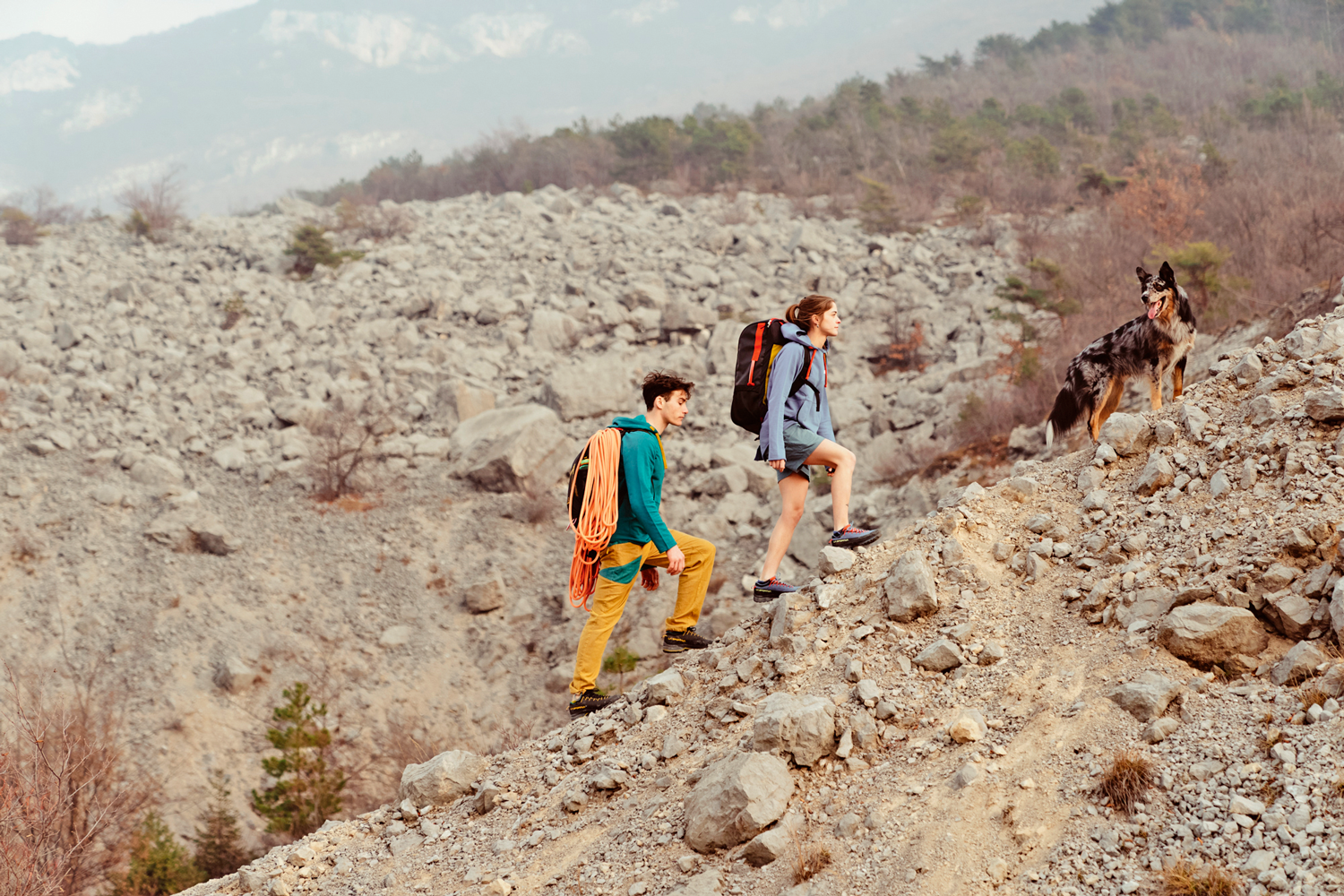 Auf leichten Sohlen: Warum es beim Wandern nicht mehr zwingend knöchelhoch sein muss