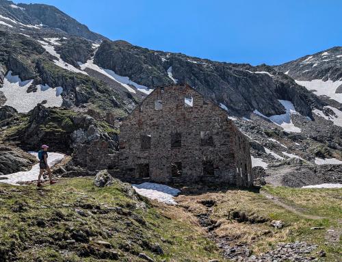 © © Birgit Vetrich & Stefan Wanner / Ruine der Unterkunft der Knappen, die im Bergbau tätig waren. Raurisertal im SPORTaktiv-Regionstest: Zwischen Goldwaschen, Gletscherseen und Sternenhimmel