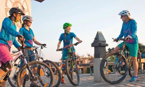 Ladylike am Bike: Der feine Unterschied zwischen Mann und Frau beim Mountainbiken © Fotograf / Martina Weinzettl Ladylike am Bike: Der feine Unterschied zwischen Mann und Frau beim Mountainbiken
