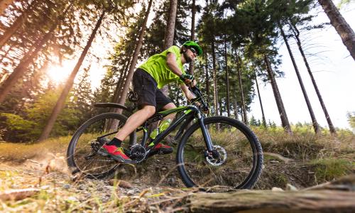 Besser Biken: Worauf achten bei der MTB-Fahrtechnik © iStock / Kesu01 Besser Biken: Worauf achten bei der MTB-Fahrtechnik