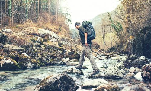 Die 5 gefährlichsten Stolpersteine beim Wandern © iStock / francescoch Die 5 gefährlichsten Stolpersteine beim Wandern