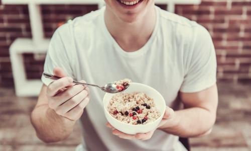 Fit am Morgen: 5 Gründe, wieso Läufer ein gesundes Frühstück brauchen © iStock / GeorgeRudy Fit am Morgen: 5 Gründe, wieso Läufer ein gesundes Frühstück brauchen