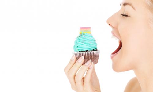 Kalorienbomben und Dickmacher: Auf diese 5 Lebensmittel kannst du getrost verzichten © iStock / macniak Kalorienbomben und Dickmacher: Auf diese 5 Lebensmittel kannst du getrost verzichten