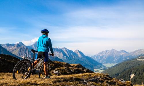Mountainbiken © iStock / kotangens Mountainbiken