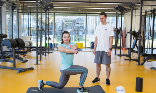 4 Aufwärmübungen für die Skipiste – mit Ski-Ass Ramona Siebenhofer © SPORTaktiv / Thomas Polzer 4 Aufwärmübungen für die Skipiste – mit Ski-Ass Ramona Siebenhofer
