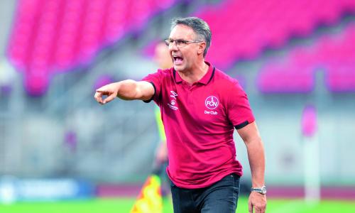 © Fotograf / Getty Images / Damir Canadi kehrt zur neuen Saison zu seinem Ex-Klub Atromitos Athen zurück. "Da kritisiere ich die Spieler": Demir Canadi über Vertrauen, Schubladen und den Trainerjob