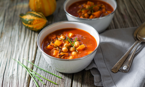 © iStock / anakopa Gesunder Rezepttipp: Veganes Chili con Kürbis