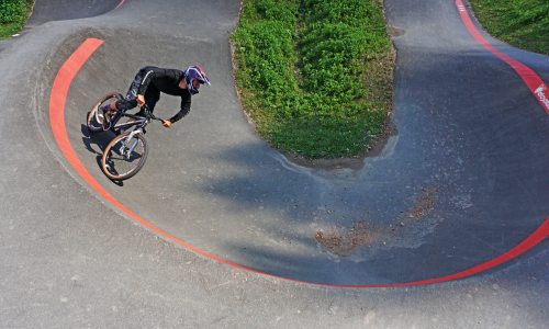 © Fotograf / Bikeschool Elements Pump it up: So gelingt dir der Einstieg ins Thema Pumptrack