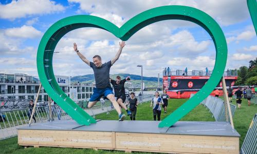 © © GEPA / Company Code / Herz-Hindernis für den 10. beat the city – Grazathlon. 10. Grazathlon am 16. & 17. Juni mit Teilnehmerrekord