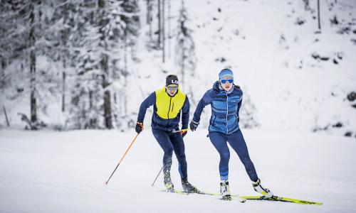 © Fotograf / Löffler / Kottersteger / Auch im Ausdauersport finden spezielle Isolationsjacken in der kalten Jahreszeit Anwendung. Wohlig eingehüllt: Warum die wärmenden Isolationsjacken immer beliebter werden