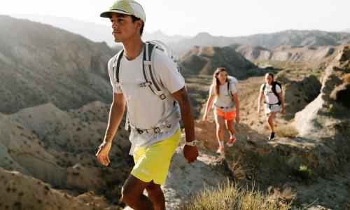 © Hersteller / Jack Wolfskin Leichter wandern, weniger schwitzen: neue Light Hiking-Kollektion von Jack Wolfskin für hochsommerliche Temperaturen