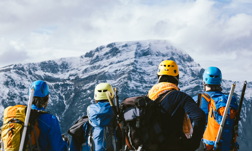 © Getty Images / wildart Wandern oder Bergsteigen2