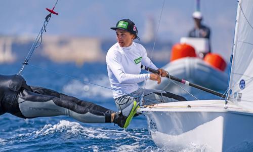 © Fotograf / Kelag / Richard Pichler / Lara Vadlau hat mit ihrem Segelpartner Lukas Mähr ihre dritten Olympischen Spiele fest im Blick. Sport Talk mit Lara Vadlau: Der Kopf entscheidet
