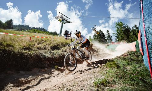 © © Monica Gasbichler / Andi Kolb sichert sich souverän den Europameister-Titel in Champéry in der Schweiz. Andi Kolb sichert sich souverän den Europameister-Titel in Champéry in der Schweiz