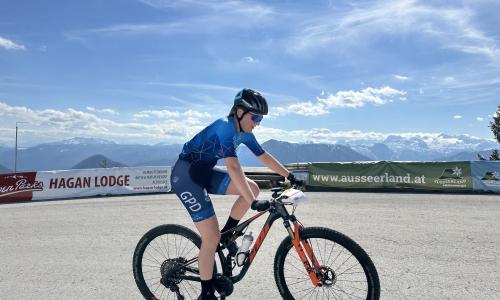 © Fotograf / Gregor Lindpointner / Das 5. Loser-Bergzeitfahren fand für Mountainbiker und Rennradler bei traumhafter Kulisse statt. 5. Bergzeitfahren auf den Altausseer Hausberg: Neue Streckenrekorde am Loser!