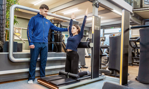 Fit mit Injoy: Trainingsvorschläge für einen starken Rücken und entspannten Nacken