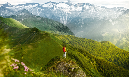 © ©Gasteinertal Tourismus GmbH / Schau dich um. Um solche Wander-Highlights (wie auf dem Bild aus dem Gasteinertal) 2025 zu erleben, heißt es: früh genug planen. fabelhafte-aussichten_1.png