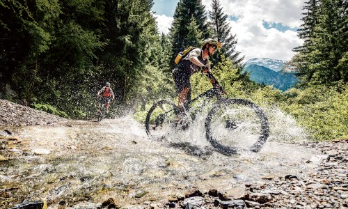 © Fotograf / Area 47 / hidde hageman media / Fortschritt. Biketechnik verbessert sich nicht, wenn man darüber liest oder sich Tutorials ansieht. Learning by doing ist das Motto, wenn man sich weiterentwickeln will. Ultimative Kombi: Ein Urlaub im Bike-Hotel ist die optimale Wahl, um besser biken zu lernen