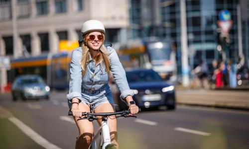 © © BLS Bikeleasing-Service GmbH & Co. KG Brise statt Bremse: Wie ein Dienstrad zu deinem Sommertraum wird