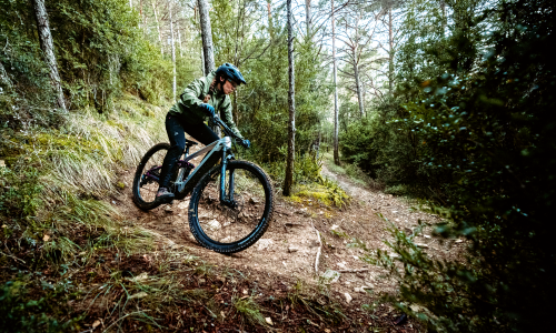 © Fotograf / Conway Bikes / Brazo de Hierro / Ab in den Sattel. Moderne E-Bikes nehmen vielen Einsteigern die Scheu vorm Biken – so entstehen neue Leidenschaften. Ohne Schirm, dafür mit Charme und Motor: Die Suche nach dem perfekten Tourenbegleiter im E-Bike-Dschungel