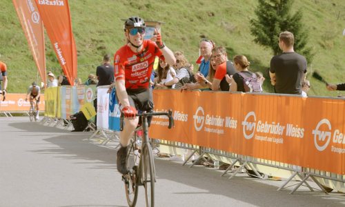 © Fotograf / Tobias Klammer 4.600 Höhenmeter, ein Bein, pure Inspiration: Einbeiniger Athlet sorgt beim Kitzbüheler Radmarathon für Gänsehautmoment