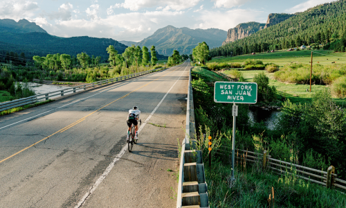 © Fotograf / Ambrosch / Epische Leistung. Als fünfter Österreicher – und erster seit Christoph Strasser 2019 – holte sich Philipp Kaider den Sieg beim legendären Race Across America (RAAM). „Scheitern ist nichts Negatives“: Vom Raucher zum RAAM-Sieger – Philipp Kaider im Interview