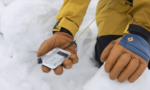 © Fotograf / Florian Breitenberger / Das neue PIEPS MINI IPS. Das beste LVS-Gerät für 2025? Das neue PIEPS MINI IPS im Check