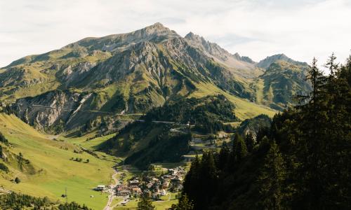 © © Arlberg Marketing / Daniel Zangerl Arlberg Trail: Freiheit auf 43 Kilometern – zwischen Graten, Seen und alpiner Stille