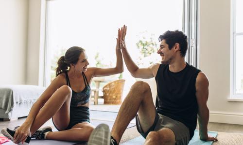 © © iStock / Getty Images Plus / jacoblund Liebe in Bewegung: 6 sportliche Alternativen zum klassischen Valentinstag