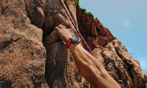 © Handel / Samsung / DIGITALE BEGLEITER. Nicht nur im Spitzensport ist Tracking und Monitoring zum ständigen Begleiter geworden – auch im Freizeitsport werden Wearables immer wichtiger. Ein Navi für den Körper: Warum Wearables so beliebt sind und wie sie im Training helfen können