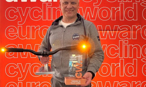 © Hersteller / Busch & Müller KG / Ausgezeichnet! Das Akku-Blinkersystem TURNTEC T2 von busch+müller holt Bronze bei der Cyclingworld 2026. busch+müller gewinnt Cyclingworld Award 2026 für das Blinkersystem TURNTEC T2