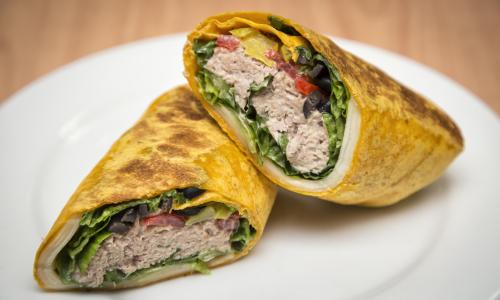© Getty Images / iStock / cristianl Low Carb Thunfisch Wraps - ein echter Protein-Boost