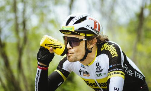 © Fotograf / Manuel Hausdorfer / Der Peeroton Hi-End Endurance Professional ist wieder der Begleiter für dieses Extrem-Rennen, genauso wie die Energizer-Ultra-Gels und die Powerpack-Riegel. Christoph Strasser siegt beim Unknown Race in Spanien mit Peeroton Hi-End Endurance