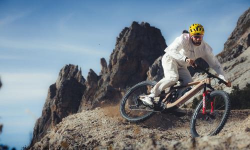 © Fotograf / Janik Steiner / Rider: Korbinian Engstler Der neue SEEKER von FIRST DEGREE: Ein Schuh. Jeder Trail. Keine Kompromisse.
