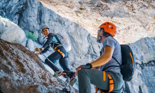 © Hersteller / Skylotec Sicher in die Vertikale - Was bei Klettersteigset, Klettergurt, Helm und Klettersteigschuhen zählt