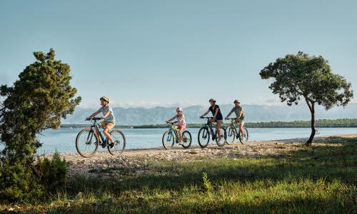 Aktivurlaub an der kroatischen Adria: Sportangebote für die ganze Familie im Falkensteiner Resort Punta Skala
