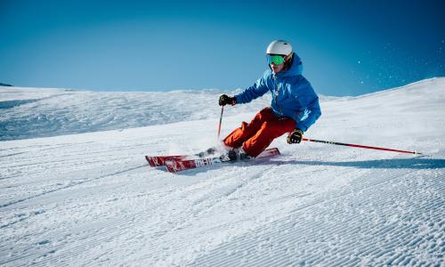 Skiausrüstung vor der Saison checken: Welche Teile Service brauchen und welche ersetzt gehören
