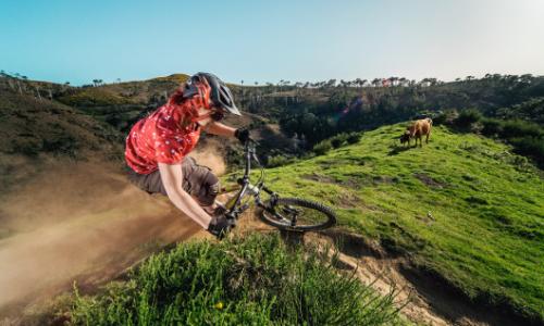 Freeride-Profi Angie Hohenwarter im Interview: Bei einer schweren Wurzelpassage fange ich an zu singen. / Bild: Florian Falch Fotografie / PROPAIN Bikes © Freeride-Profi Angie Hohenwarter im Interview: Bei einer schweren Wurzelpassage fange ich an zu singen. / Bild: Florian Falch Fotografie / PROPAIN Bikes Freeride-Profi Angie Hohenwarter im Interview: Bei einer schweren Wurzelpassage fange ich an zu singen. / Bild: Florian Falch Fotografie / PROPAIN Bikes