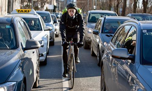 Live dabei: So sieht ein Tag im Leben eines Fahrradboten aus / Bild: Thomas Polzer © Live dabei: So sieht ein Tag im Leben eines Fahrradboten aus / Bild: Thomas Polzer Live dabei: So sieht ein Tag im Leben eines Fahrradboten aus / Bild: Thomas Polzer