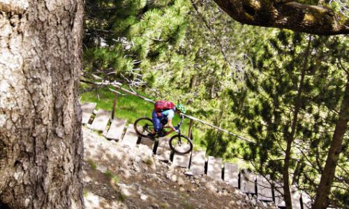 MTB-Rucksack: Die wichtigsten Eigenschaften, Packtechnik und Einstellung / Bild: Deuter / Stefan Neuhauser © MTB-Rucksack: Die wichtigsten Eigenschaften, Packtechnik und Einstellung / Bild: Deuter / Stefan Neuhauser MTB-Rucksack: Die wichtigsten Eigenschaften, Packtechnik und Einstellung / Bild: Deuter / Stefan Neuhauser