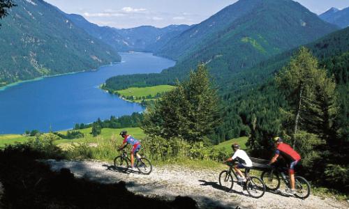 SPORTaktiv Urlaubstipp: Grenzenlos Mountainbiken im Südwesten Kärntens / Bild: Weissensee / Lammerhuber © SPORTaktiv Urlaubstipp: Grenzenlos Mountainbiken im Südwesten Kärntens / Bild: Weissensee / Lammerhuber SPORTaktiv Urlaubstipp: Grenzenlos Mountainbiken im Südwesten Kärntens / Bild: Weissensee / Lammerhuber