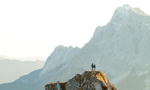 Gedanken vom Psychologen: Die Macht der Berge / Bild: Tiroler Zugspitz Arena / U. Wiesmeier © Gedanken vom Psychologen: Die Macht der Berge / Bild: Tiroler Zugspitz Arena / U. Wiesmeier Gedanken vom Psychologen: Die Macht der Berge / Bild: Tiroler Zugspitz Arena / U. Wiesmeier