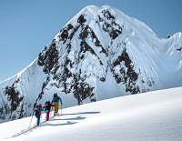 © Hersteller / Dynafit / Into the White! Viel unmittelbarer und direkter kann man die Kräfte der Natur kaum spüren. jeden-aufstieg-wert1.png