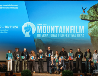 © Fotograf / Lex Karelly / Feierlich wurden die Preise des diesjährigen internationalen Filmwettbewerbs im Stefaniensaal überreicht. mountainfilm1.png