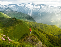 © ©Gasteinertal Tourismus GmbH / Schau dich um. Um solche Wander-Highlights (wie auf dem Bild aus dem Gasteinertal) 2025 zu erleben, heißt es: früh genug planen. fabelhafte-aussichten_1.png