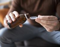 © Getty Images / E+ / ArtistGNDphotography Fit mit Sumi: Dopingmittel Hustensaft