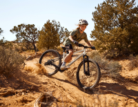 © Hersteller / woom GmbH / Neuer Look trifft auf bewährte Technik: das woom OFF AIR ist ab sofort als Limited Edition in der Farbe cirrus cloud erhältlich Das Abenteuer beginnt mit dir: woom Mountainbikes als Limited Edition