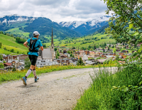 © Event / Hochkönigman / Idyllischer Blick auf den Startpunkt, die Ortschaft Maria Alm. Der Speed Trail vom Hochkönigman ist aber nicht zu unterschätzen ... Top 20 Highlight-Trails 2025