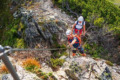 Höhenflug mit ­Felskontakt: 7 nützliche Tipps (nicht nur) für Klettersteigeinsteiger