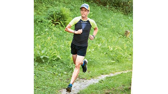 Ausprobiert RUN: brachialer Laufschuh, ein Trailstock, luftiges Strick-Outfit